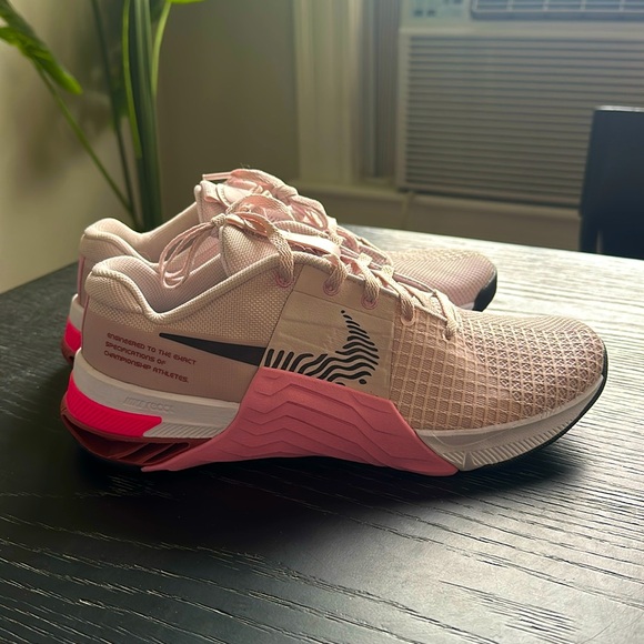 NWT Nike Metcon pink color way size 8 - Picture 1 of 5